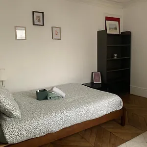 Laurence , Paris France