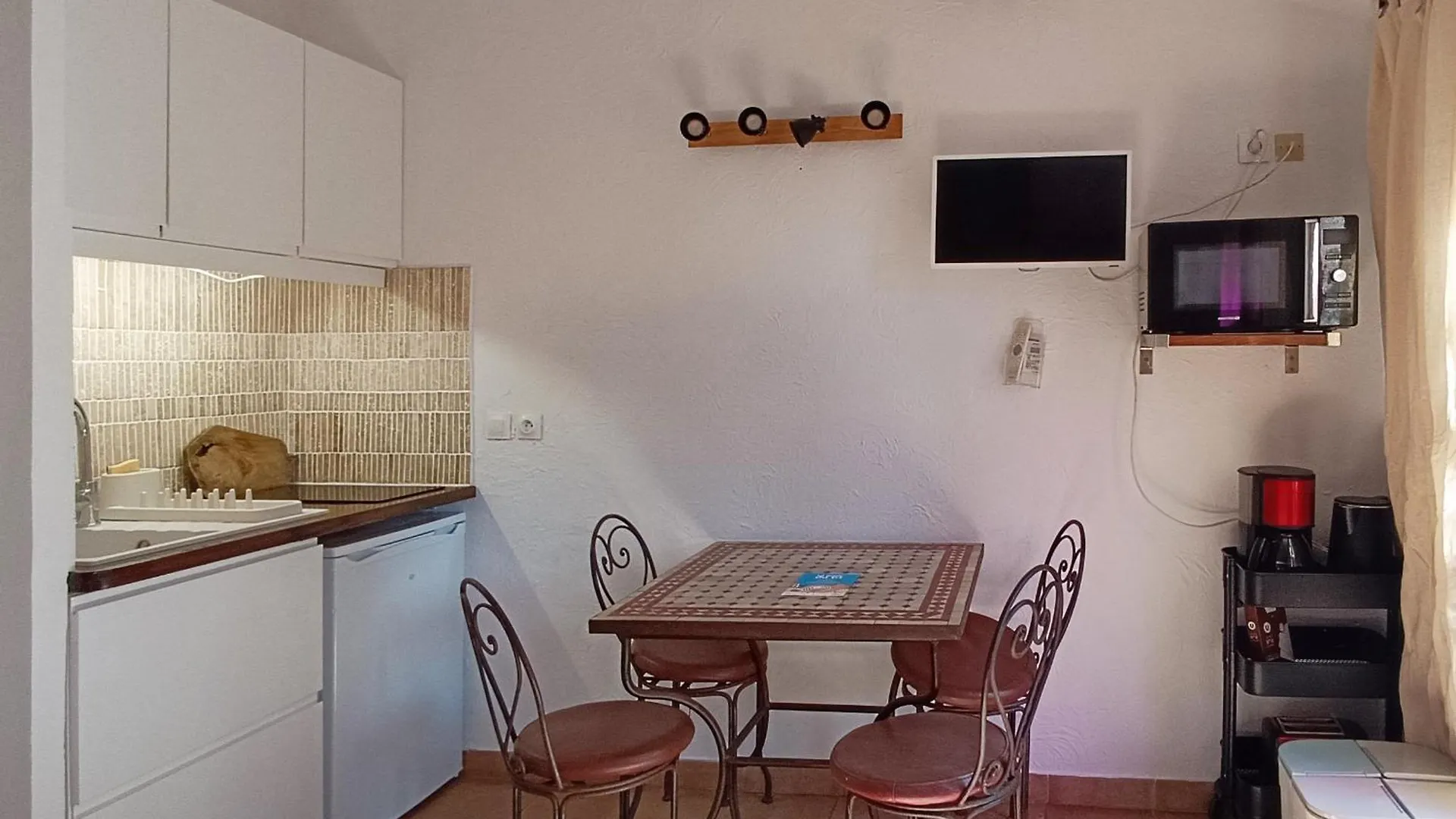 Le Clos Des Galejades Porquerolles Aparthotel